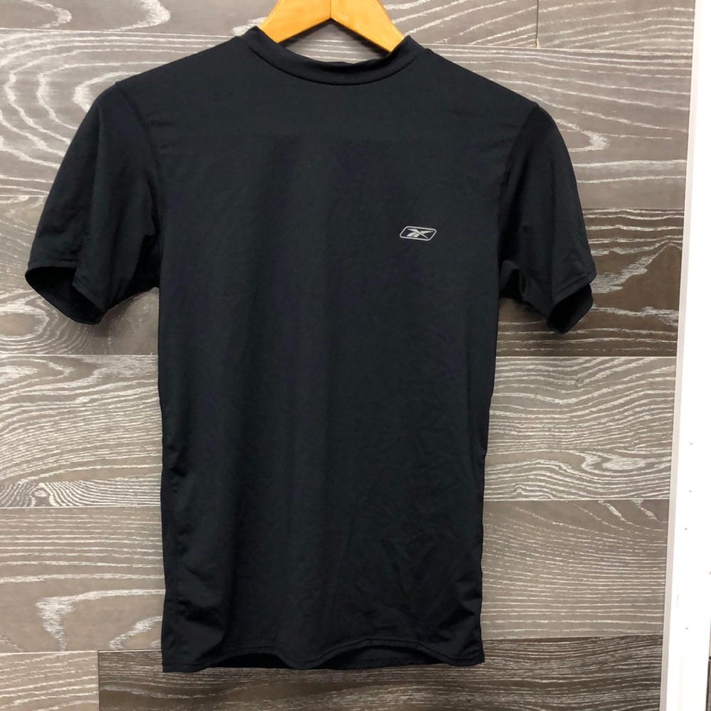 Reebok short sleeve stretchy shirt